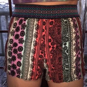 SOLD✌🏼
Vibrant Floral Festival High Waisted Shorts